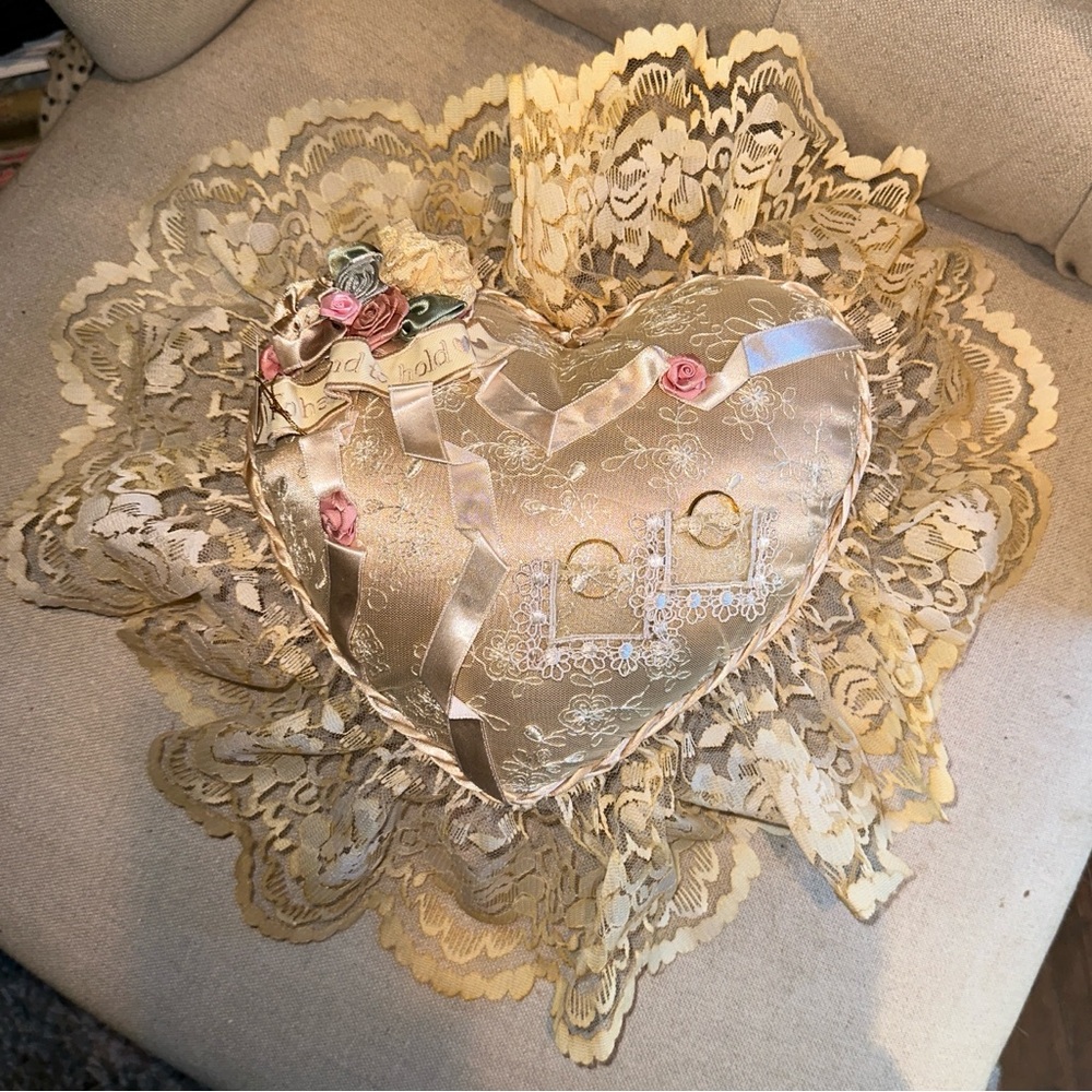 Retired Katherine's collection Wedding Ring Bearer Pillow Wayne Kleski NWT
